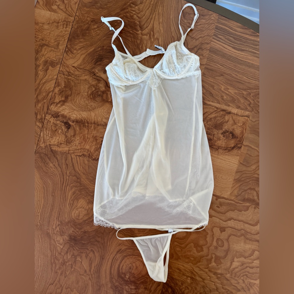 La Perla Off White/pale yellow Lace Chemise Set gently used